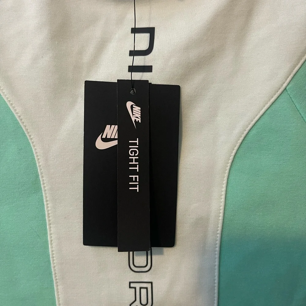 Nike Women’s Sportswear Street Short Sleeve Crop - Picture 3 of 9